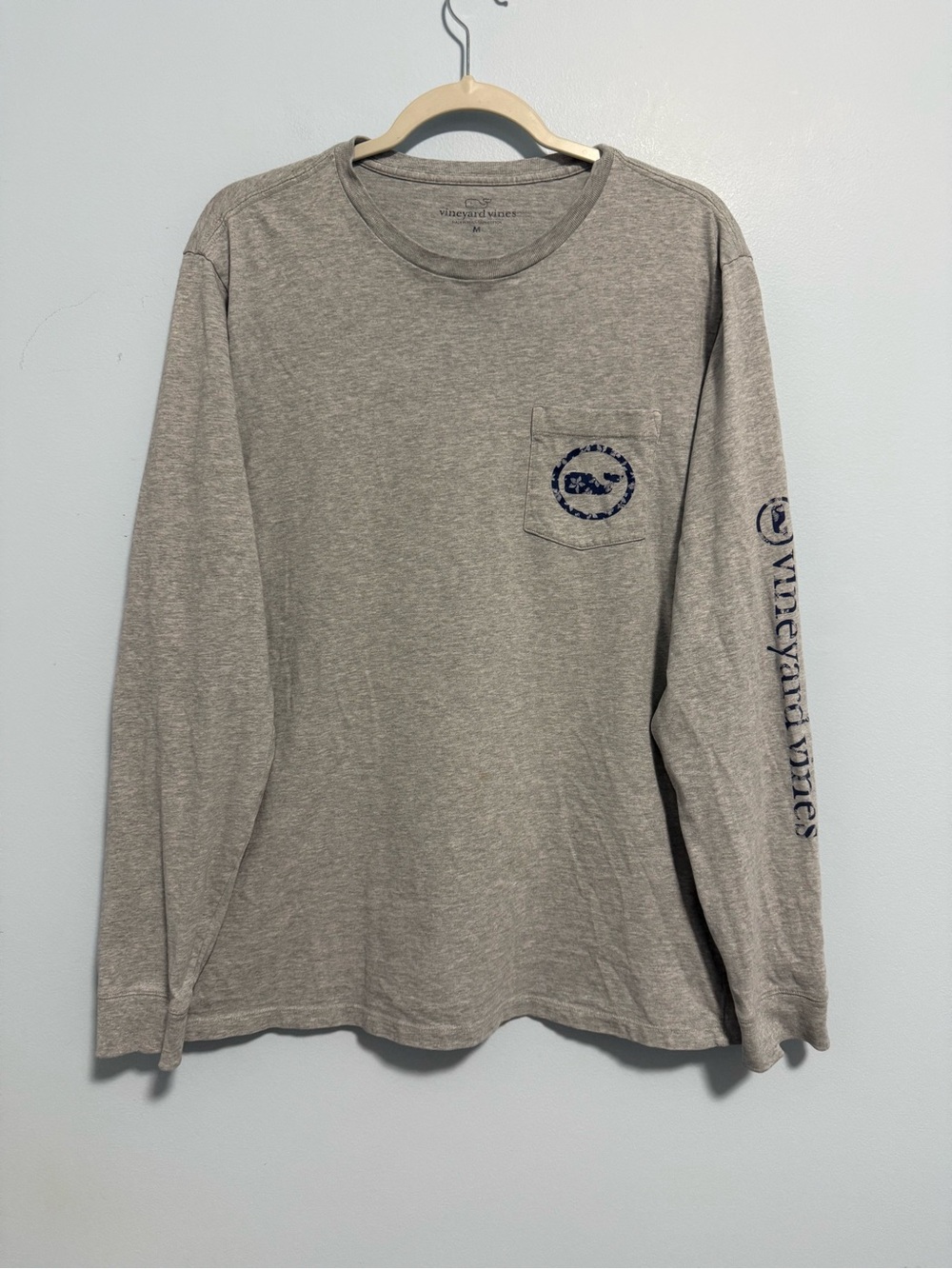 Vineyard Vines Men’s Long Sleeve Front Logo Pocket Grey Tee Size M‎